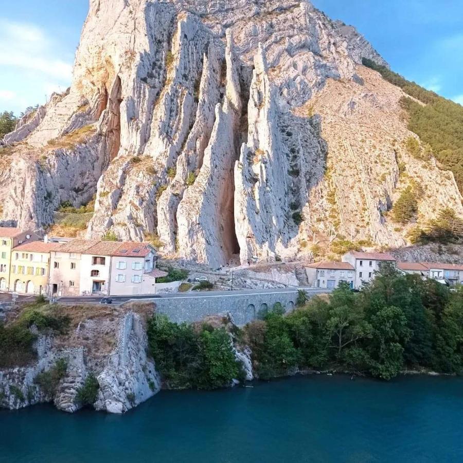 Etxe Laminak Bed & Breakfast Sisteron Dış mekan fotoğraf